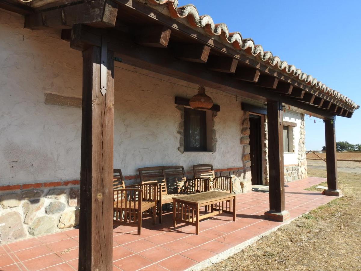 Eco-Lodge En La Reserva Privada Campanarios De Azaba - Proyecto De Conservacion Espeja Екстер'єр фото