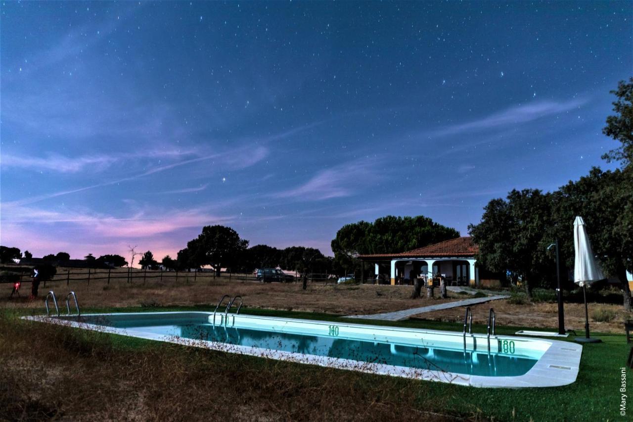 Eco-Lodge En La Reserva Privada Campanarios De Azaba - Proyecto De Conservacion Espeja Екстер'єр фото