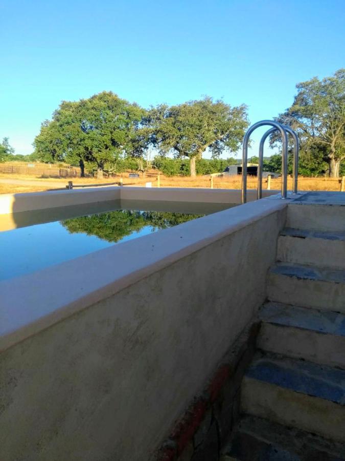 Eco-Lodge En La Reserva Privada Campanarios De Azaba - Proyecto De Conservacion Espeja Екстер'єр фото