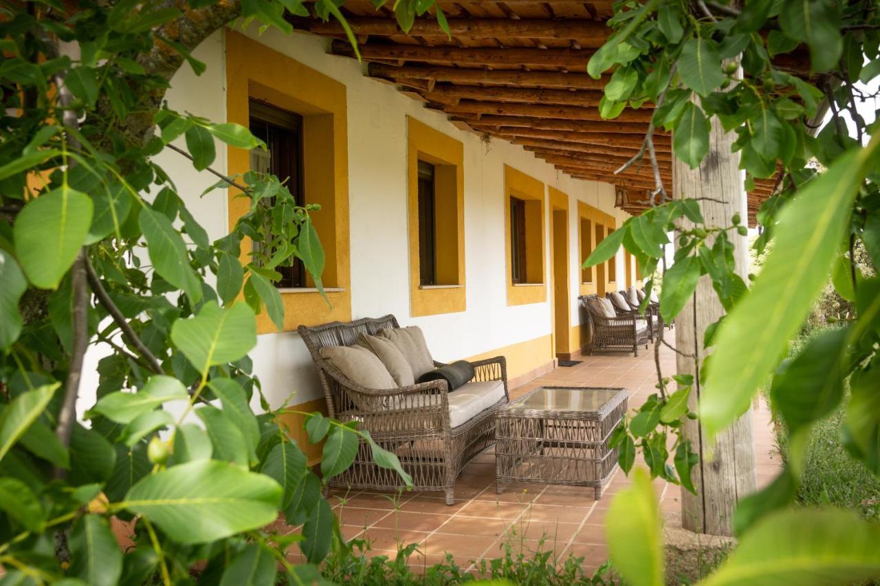 Eco-Lodge En La Reserva Privada Campanarios De Azaba - Proyecto De Conservacion Espeja Екстер'єр фото
