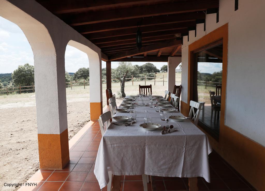 Eco-Lodge En La Reserva Privada Campanarios De Azaba - Proyecto De Conservacion Espeja Екстер'єр фото